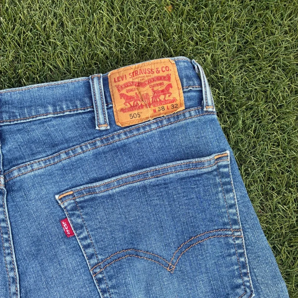 Levis 505 Regular Fit Straight Leg Jeans Mens 38x30 Blue Medium Wash Denim Pants